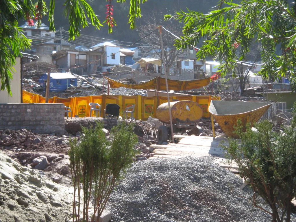 Humanitarian field reconstruction setting in an international mission context